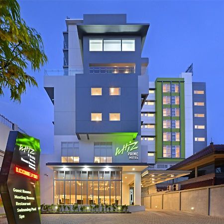 Whiz Prime Hotel Basuki Rahmat Маланг Екстер'єр фото
