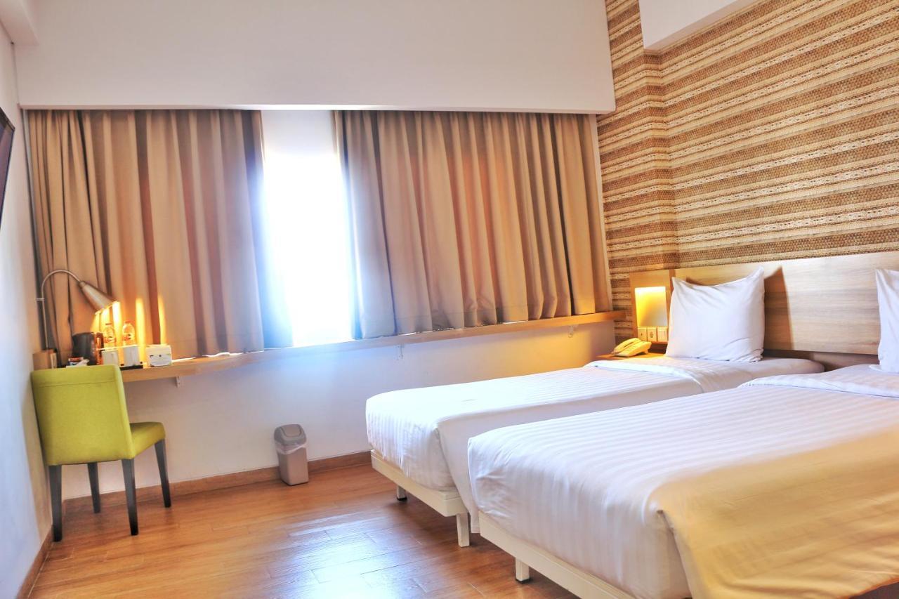 Whiz Prime Hotel Basuki Rahmat Маланг Екстер'єр фото