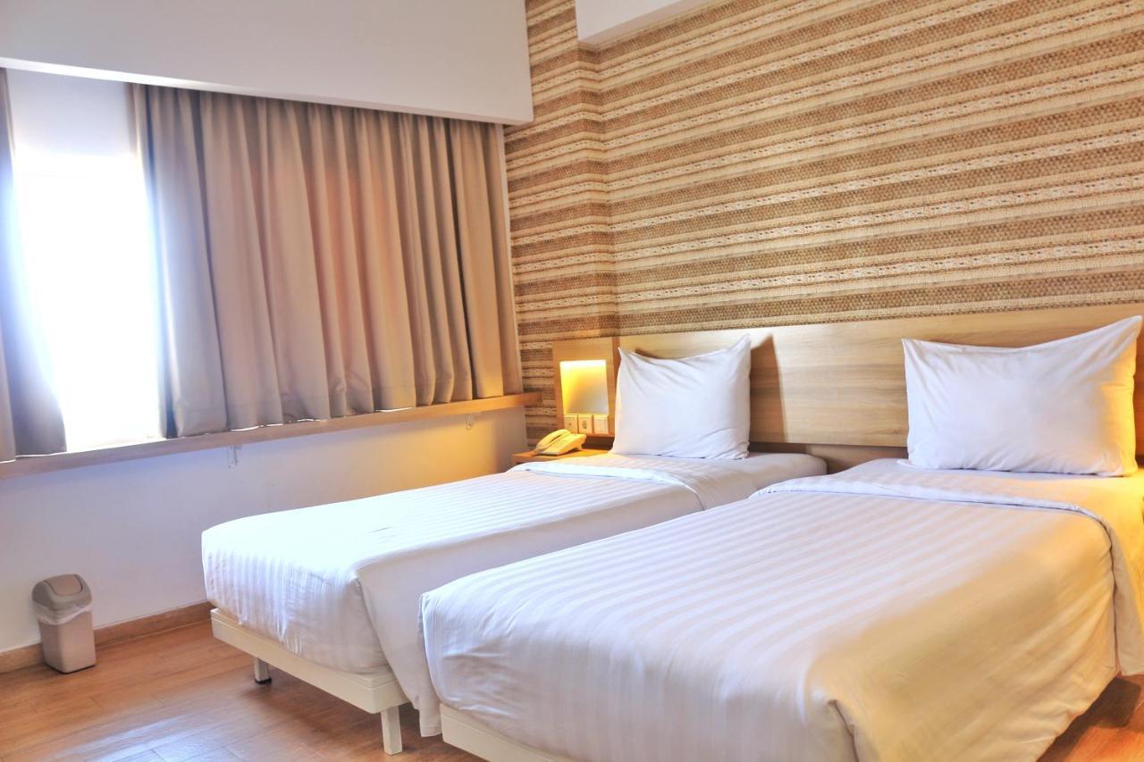Whiz Prime Hotel Basuki Rahmat Маланг Екстер'єр фото