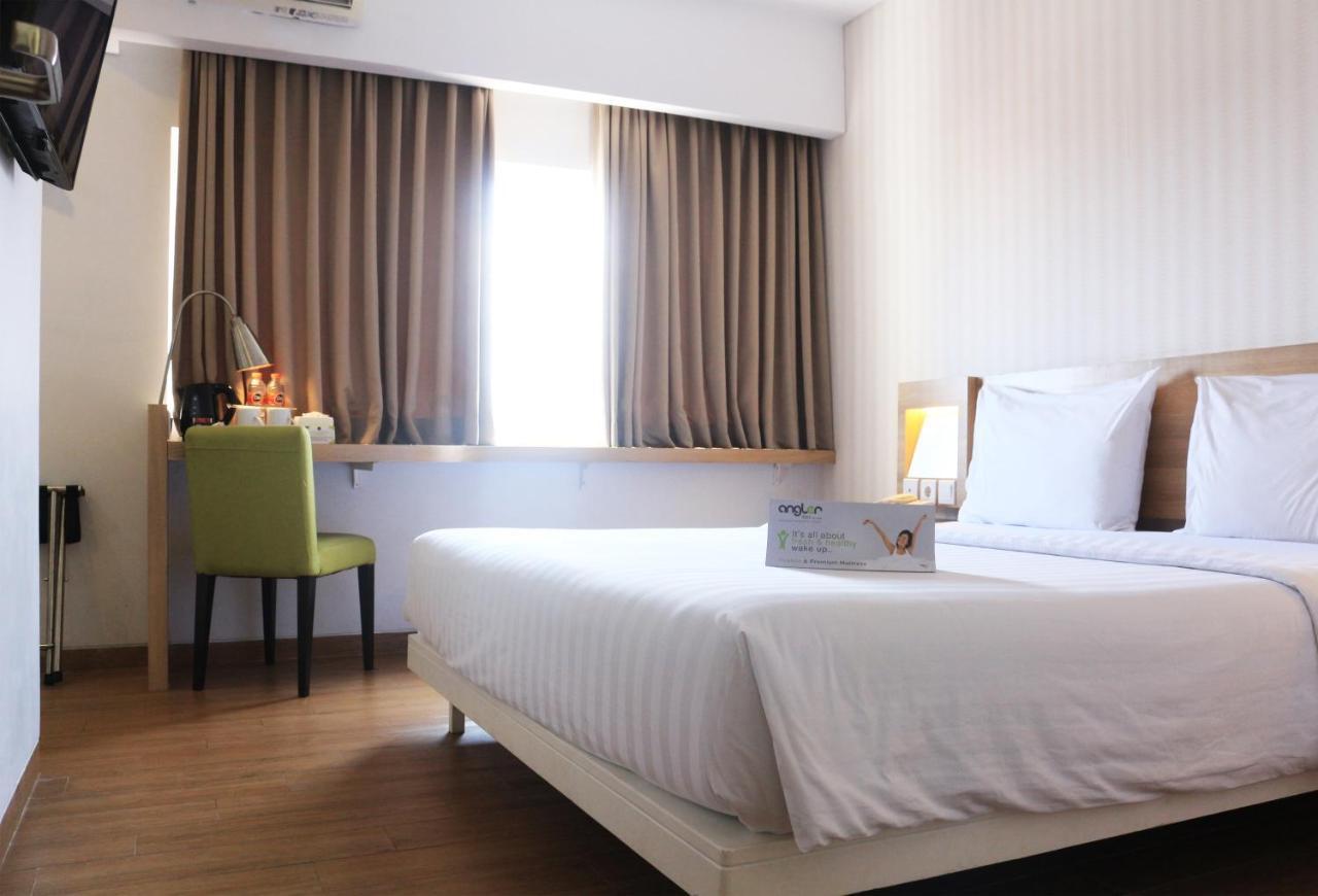 Whiz Prime Hotel Basuki Rahmat Маланг Екстер'єр фото