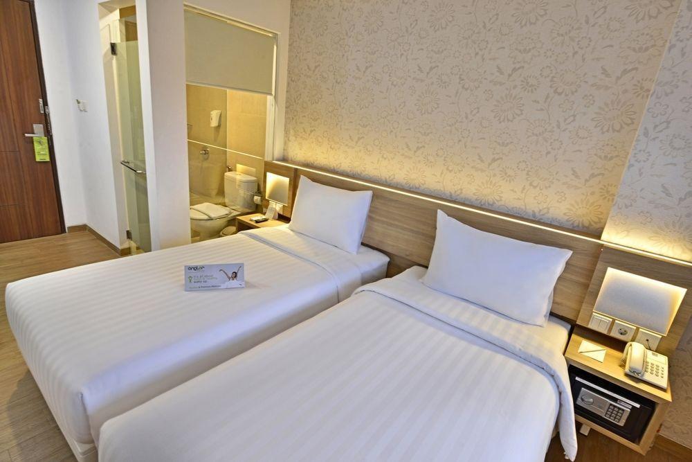 Whiz Prime Hotel Basuki Rahmat Маланг Екстер'єр фото