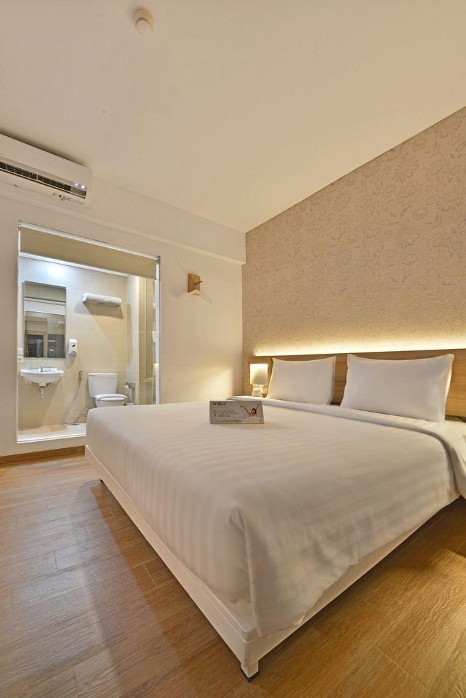 Whiz Prime Hotel Basuki Rahmat Маланг Екстер'єр фото