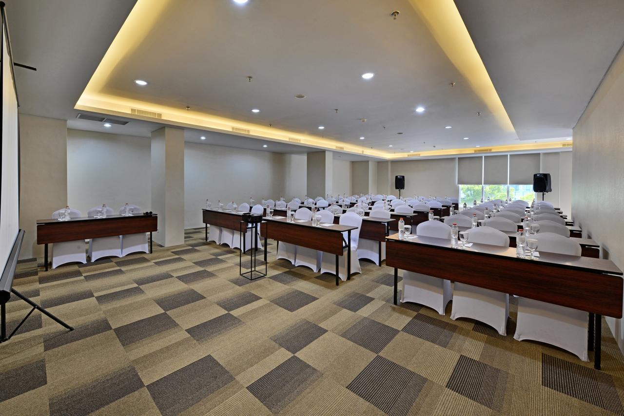 Whiz Prime Hotel Basuki Rahmat Маланг Екстер'єр фото