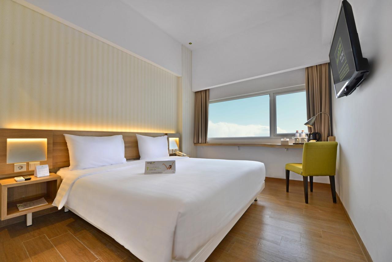 Whiz Prime Hotel Basuki Rahmat Маланг Екстер'єр фото