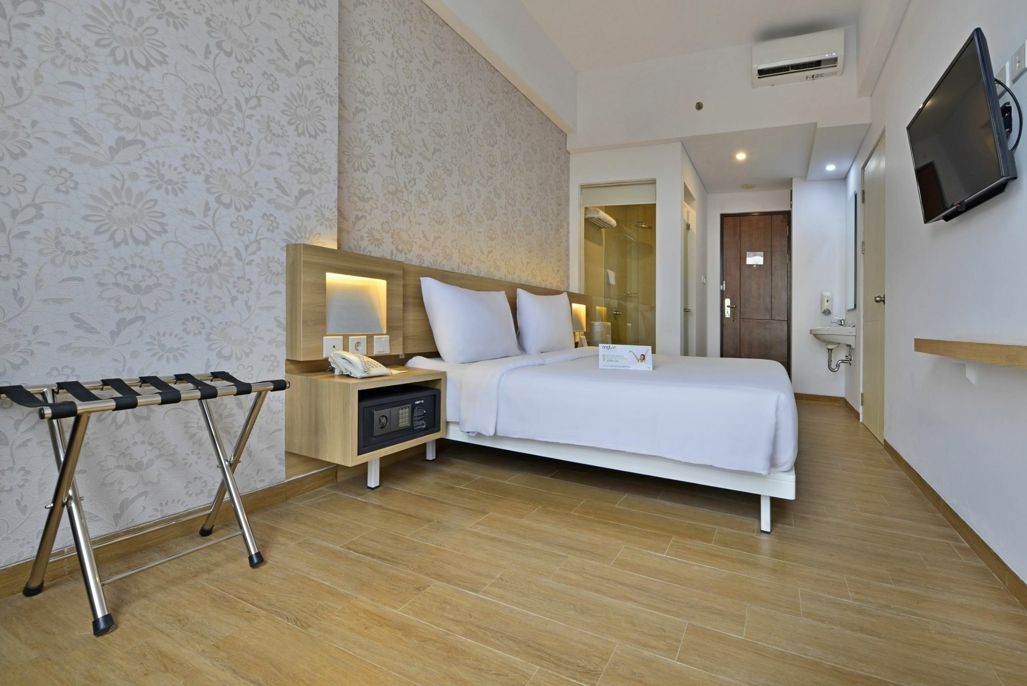 Whiz Prime Hotel Basuki Rahmat Маланг Екстер'єр фото